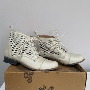 Urban Outfitters Ecote Ivory Leather Lace-Up Boots